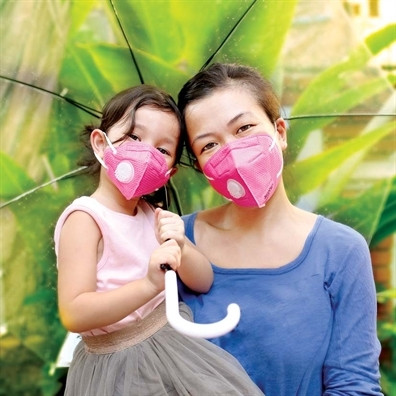 Trong đó, loại khẩu trang chống bụi mịn đang được rao bán với giá 50.000 đồng/chiếc. Ảnh: Internet.