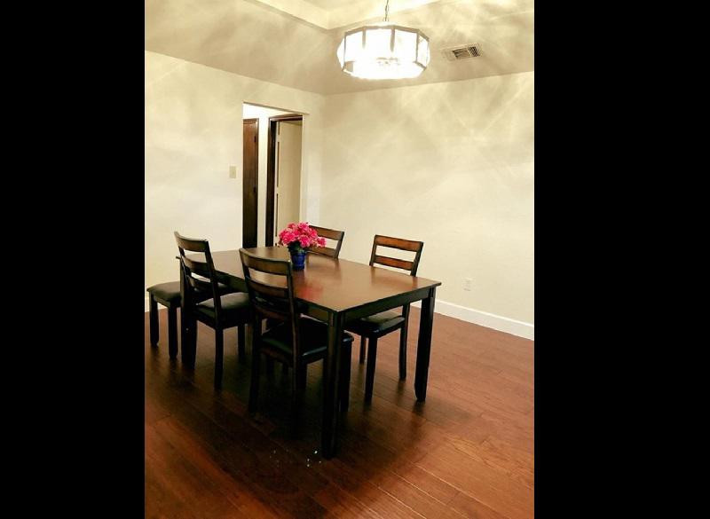 Hồng Ngọc từ chối tiết lộ số tiền cụ thể dùng để mua căn hộ này. Cô chỉ cho biết đây là thành quả sức lao động, tích góp bao năm qua của hai vợ chồng.