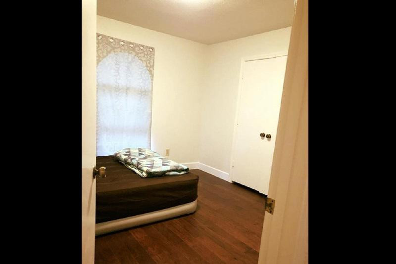 Sau khi chuyển vào nhà mới, căn cũ của ca sĩ sẽ dành cho thuê.