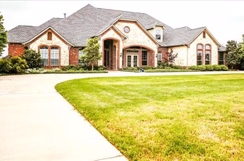 Qua những hình ảnh giọng ca "Mắt nai cha cha cha" đăng tải trên trang cá nhân có thể thấy phần nào cuộc sống viên mãn của cô ở thời điểm hiện tại.