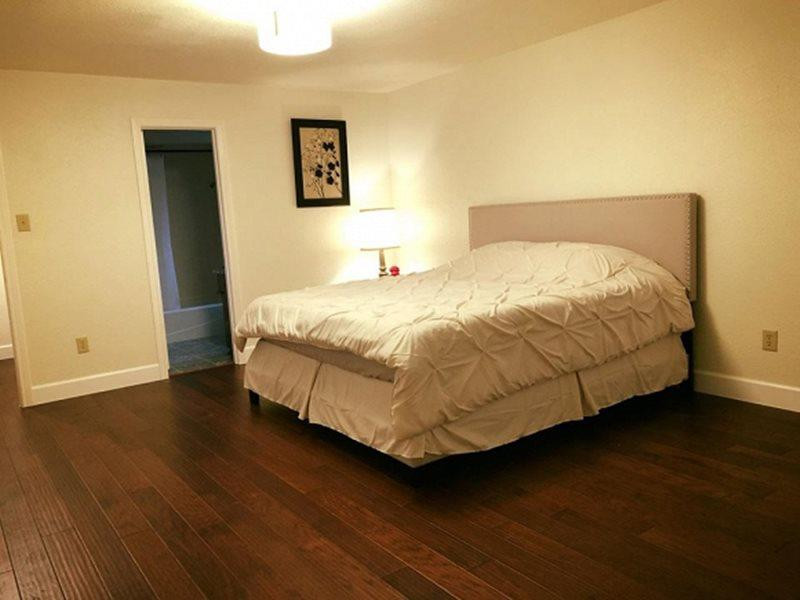 Cũng với mong muốn các nghệ sĩ có cảm giác thoải mái như khi ở Việt Nam nên ông bầu Thomas Nguyễn và Hồng Ngọc đã quyết định thiết kế ngôi nhà dành cho các sao Việt khi đi lưu diễn ở Mỹ.