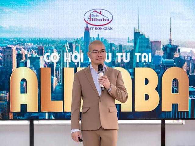 Chưa hết, Nguyễn Thái Luyện còn tuyên bố trước nhân viên: "Địa ốc Alibaba chưa bao giờ nói dối, tôi chưa bao giờ nói không đúng sự thật". Ảnh: Diaocalibaba. Video: Vụ địa ốc Alibaba, Bộ công an vào cuộc. Nguồn: VTC1.