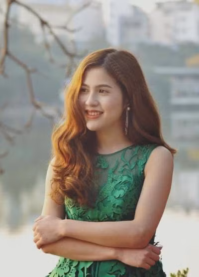 Người đẹp sở hữu phong cách thời trang trẻ trung và thời thượng. Ảnh: Giadinhnet.