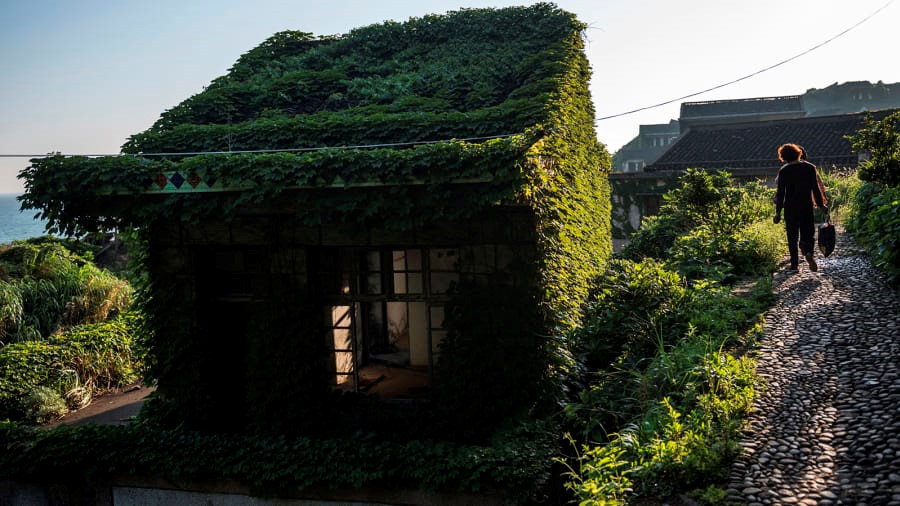 Trong nhà, nhiều đồ gia dụng vẫn còn giữ nguyên dáng vẻ ban đầu.