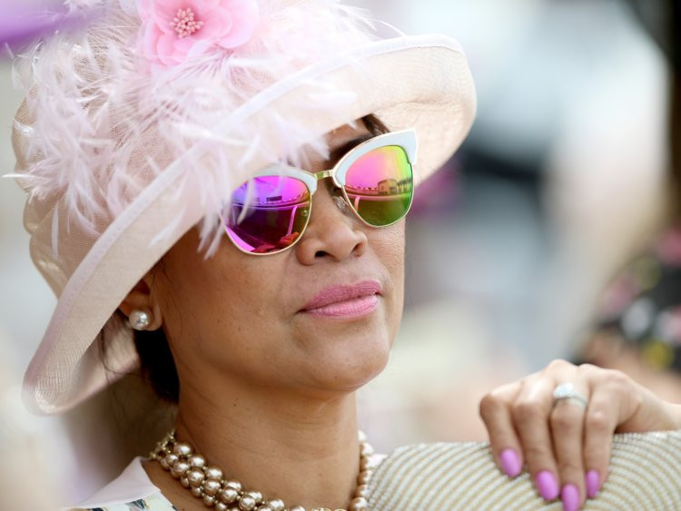 Giới triệu phú có xu hướng suy nghĩ nhiều hơn. Họ dành 15 phút mỗi sáng để suy nghĩ. Với họ, suy nghĩ là chìa khóa để thành công.