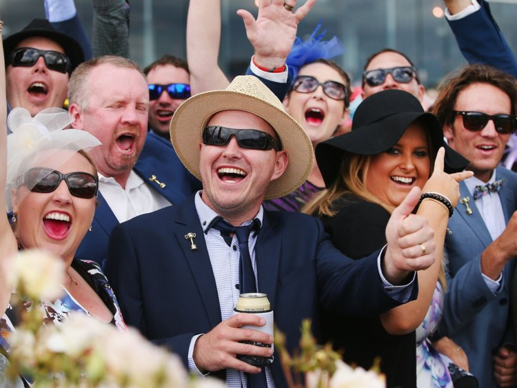 Nếu như người nghèo ít khi tìm kiếm sự phản hồi vì sợ bị chỉ trích thì giới nhà giàu ngược lại. Triệu phú tìm kiếm phản hồi để giúp cải thiện bản thân.