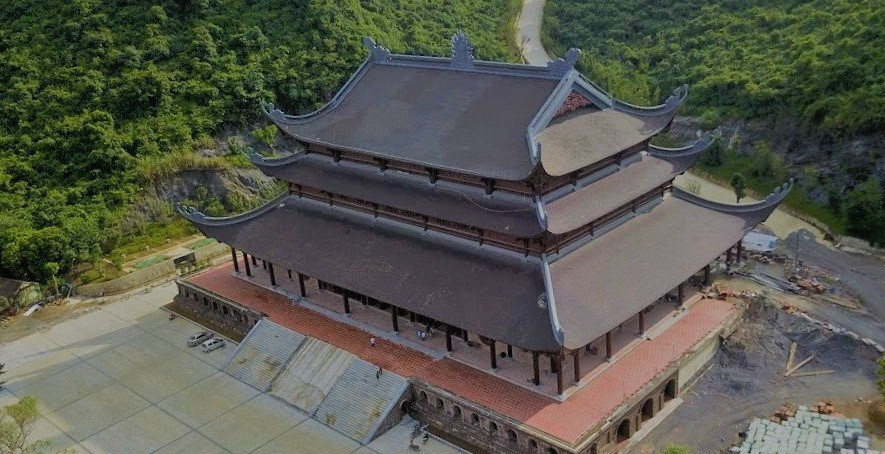 Đặc biệt, chùa Tam Chúc được xây dựng với hàng nghìn bức tranh bằng đá ghép tỉ mỉ. Ảnh: VTCnews.