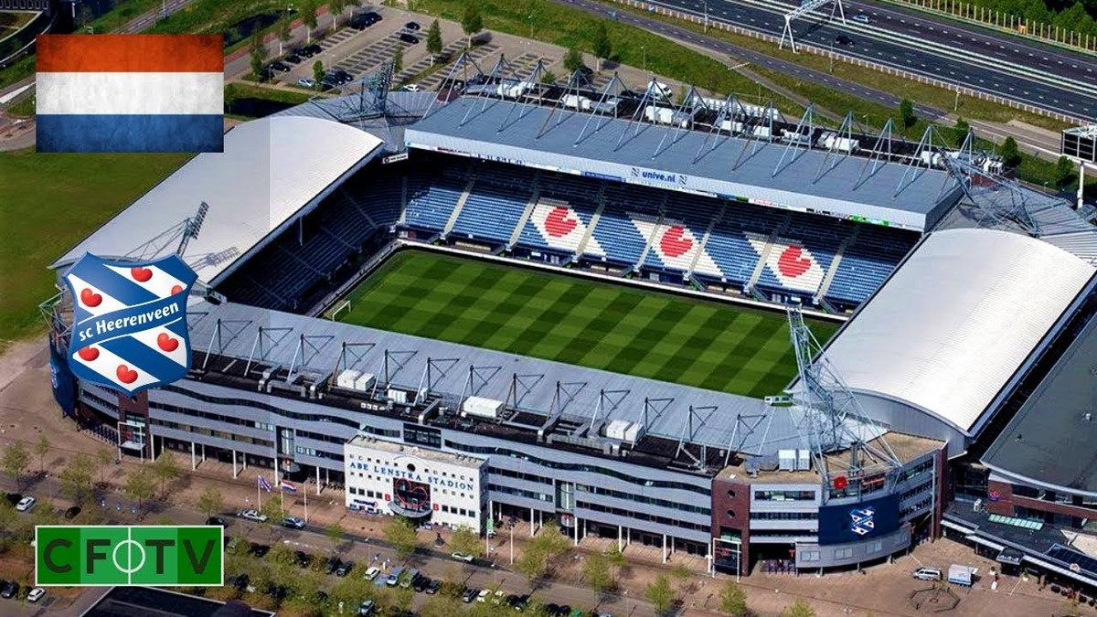 Khi hoàn thành, sân có sức chứa tối đa 14.500 khán giả. Ngày 20/8/1994, sân vận động được chính thức khai trương bởi Hoàng tử Willem-Alexander của hoàng gia Hà Lan. Ảnh: Youtube.