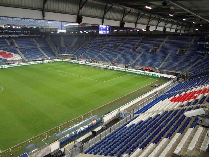 Sau này, do ngày càng phát triển, CLB SC Heerenveen lên kế hoạch mở rộng sân vận động đầu tiên vào năm 2002. Sức chứa của sân vận động đã tăng gần gấp đôi lên gần 30.000 chỗ. Ảnh: The stadium.