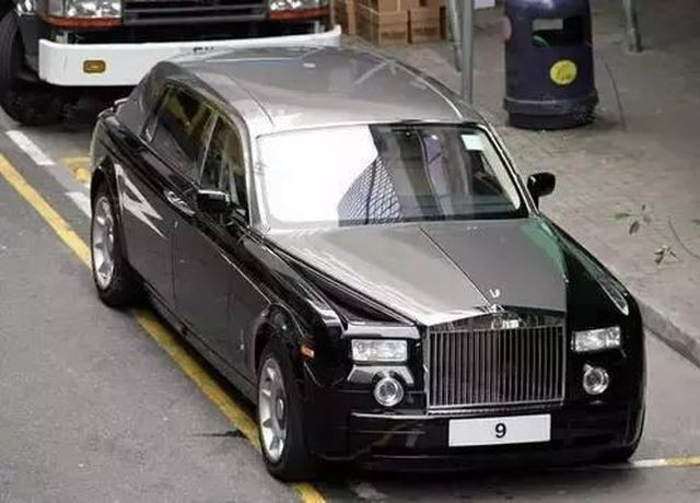 Cũng có niềm đam mê với biển số xe đặc biệt, tỷ phú Hong Kong Albert Yeung Sau Shing đã bỏ ra 13 triệu nhân dân tệ (gần 2 triệu USD) để có biển số “9”. Ảnh: Sohu.