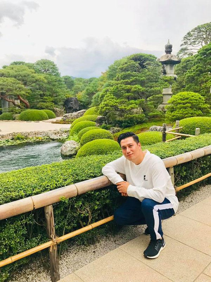 Nam diễn viên tiết lộ đã chi tới 400 triệu đồng để sang Hàn thực hiện thẩm mỹ. Điều này khiến không ít người thắc mắc không rõ Việt Anh giàu cỡ nào? Ảnh: Vietnamnet.