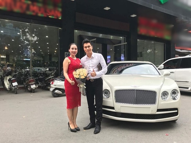 Tháng 10/2017, Việt Anh tậu xe siêu sang Bentley màu trắng có giá 13 tỷ đồng khiến khá giả bất ngờ. Ảnh: FBNV.