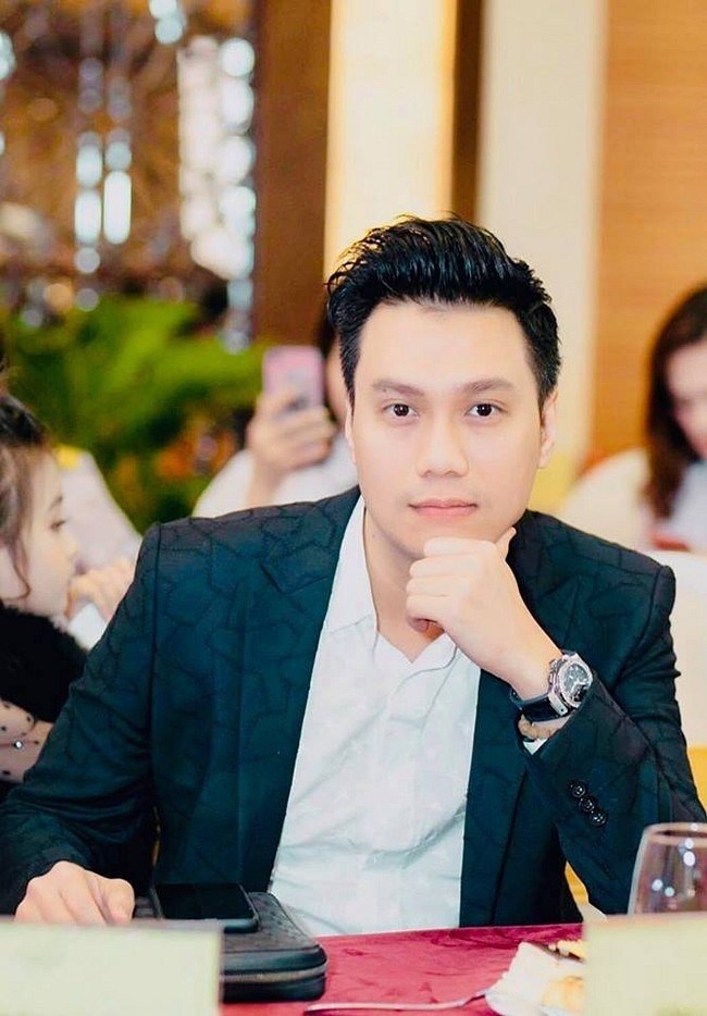 Theo VietNamNet, giá cát-xê dự sự kiện của Việt Anh vào năm 2017 dao động từ khoảng 40 - 60 triệu; giá đóng TVC quảng cáo có thể từ 5.000 - 10.000 USD (từ 110-220 triệu đồng), giá đăng quảng cáo trên trang cá nhân dao động từ 20-40 triệu… Ảnh: Lao động.