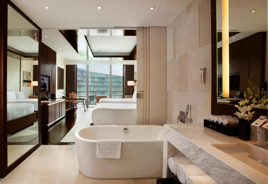 Phòng nguyên thủ tại khách sạn JW Marriott có tổng diện tích 320 m2, chia thành 8 không gian khác nhau. Ảnh: Agoda.