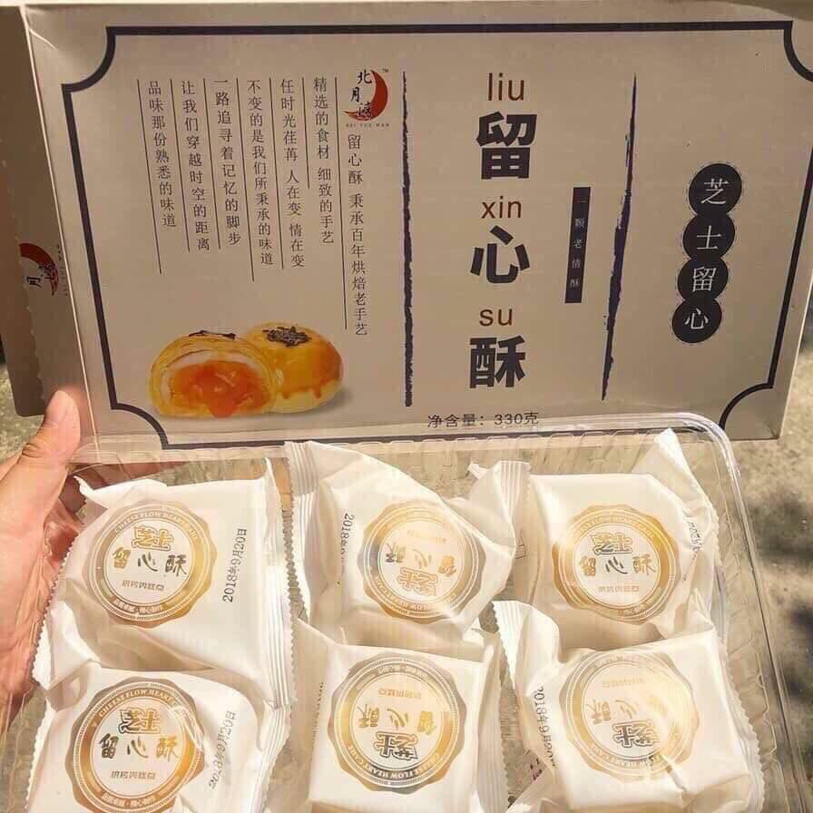 Năm nay, loại bánh trung thu nhân trứng muối tan chảy nhập khẩu từ Trung Quốc được rao bán khá nhiều.