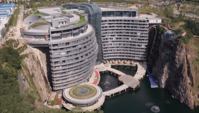 InterContinental Shanghai Wonderland là khách sạn 5 sao dưới lòng đất đầu tiên trên thế giới được khai trương tại Thượng Hải (Trung Quốc) vào ngày 15/11/2018. Ảnh: Thesun.