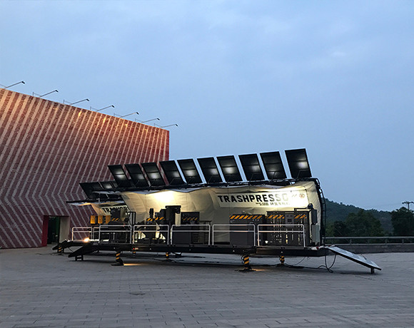 Miniwiz thu gom rác thải công nghiệp và rác thải tiêu dùng - mọi thứ từ tàn thuốc lá đến rác thải điện tử hay chai nhựa, biến chúng thành các thiết bị điện tử, vật liệu xây dựng, bao bì và hơn thế nữa.