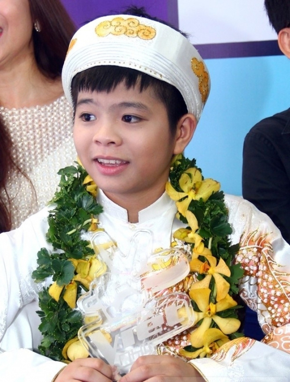 Mẹ Quang Anh từng hé lộ cát xê cao nhất của Quang Anh là từ chương trình hát cùng Psy nhí, được 27 triệu đồng. Chương trình thấp nhất khoảng 15 triệu đồng.