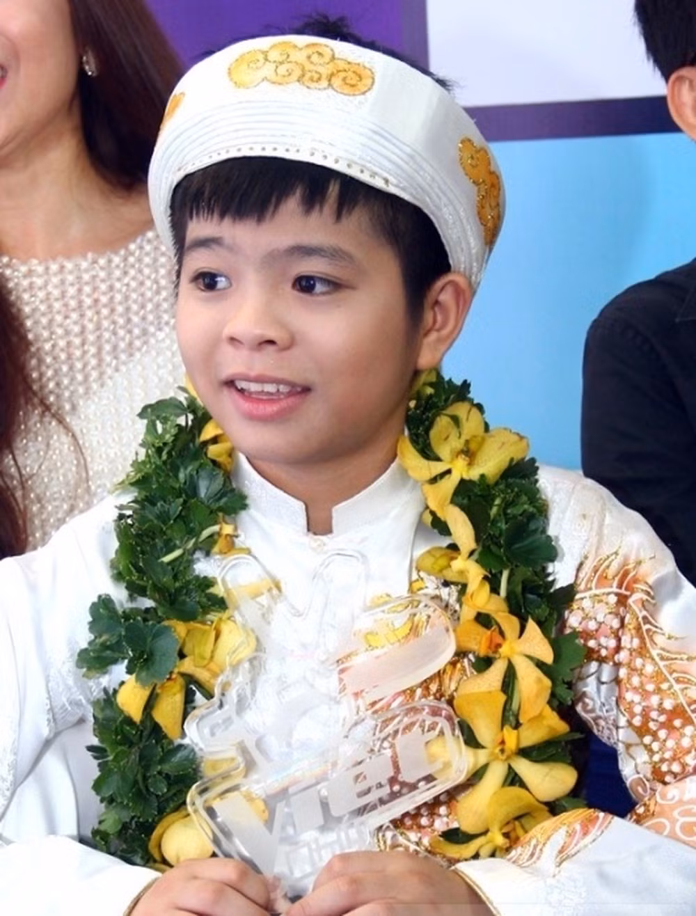 Mẹ Quang Anh từng hé lộ cát xê cao nhất của Quang Anh là từ chương trình hát cùng Psy nhí, được 27 triệu đồng. Chương trình thấp nhất khoảng 15 triệu đồng.