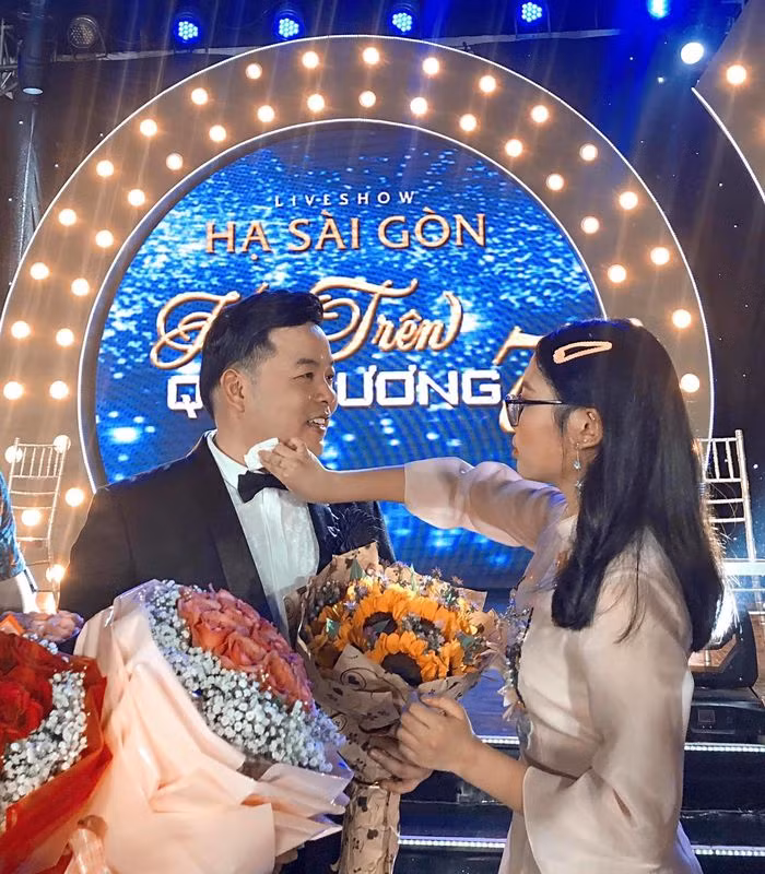 Hậu đăng quang danh hiệu Á quân, Phương Mỹ Chi có sự nghiệp nở rộ. Các giải thưởng mà "chị Bảy" ôm về không thể kể hết từ những giải thưởng danh giá như giải Mai Vàng... với phần thưởng trị giá hơn 1 tỷ đồng.