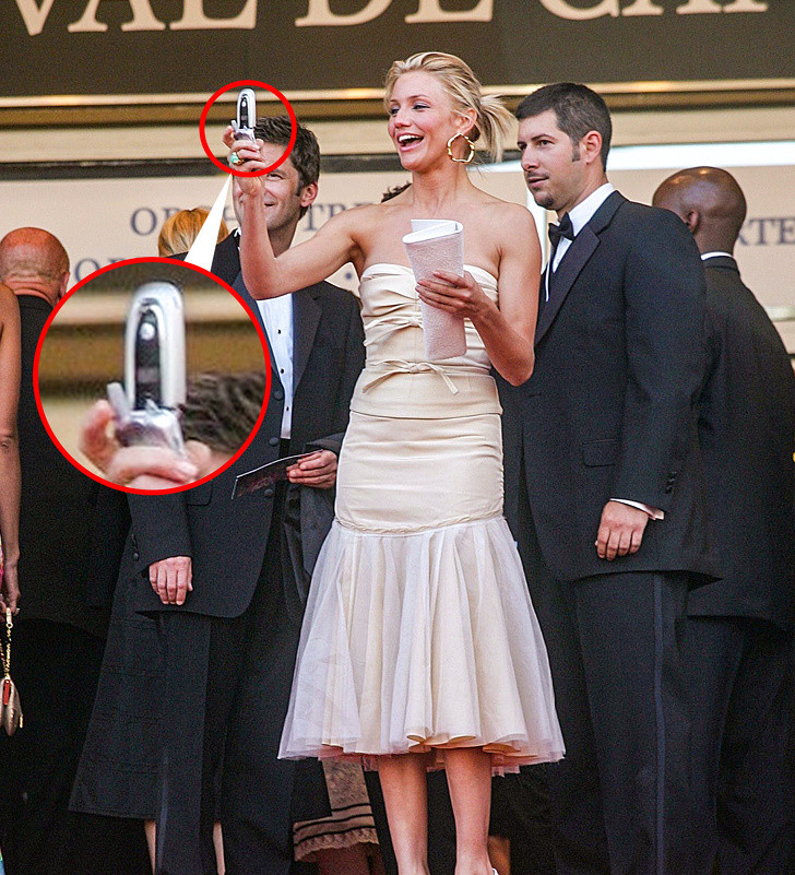 Nhiều người giàu có không vội mua mẫu điện thoại thông minh hoặc đồng hồ mới nhất ngay khi nó vừa được chào bán. Bởi các thiết bị điện tử thường lỗi thời và mất giá rất nhanh.