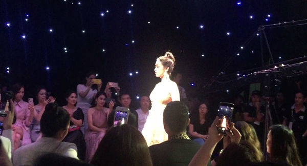 Do My Linh lo dien ngay sau khi bi 'boc phot nguoi yeu', xinh dep lam vedette-Hinh-2