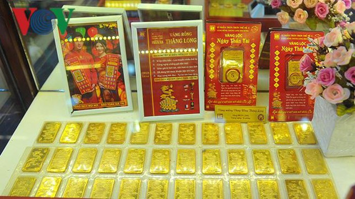 Gia vang SJC giu muc cao, tiem can gia the gioi