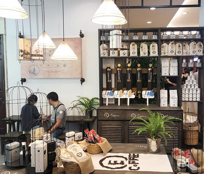 Trước khi ra mắt, Trung Nguyên đã thử nghiệm chuỗi cà phê “E-Coffee” vào tháng 12/2017 với mong muốn tạo ra một hệ thống cửa hàng chuyên Cà phê Năng lượng – Cà phê đổi đời.