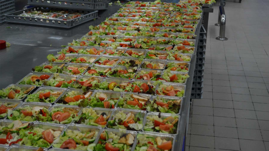 Phó giám đốc Heymeijer cho biết họ có khả năng truy tìm nguồn gốc và biết được mọi thứ trong mọi món ăn của mỗi chuyến bay.