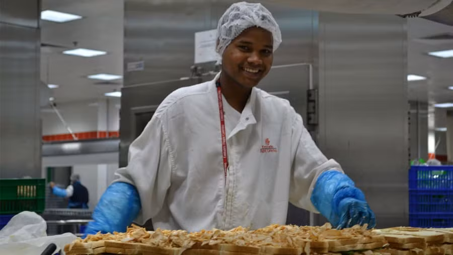 Tham nha may che bien thuc an hang khong lon nhat the gioi