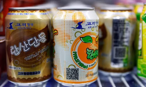 Air Koryo, hãng hàng không Triều Tiên, cũng có nhãn đồ uống riêng. Ảnh: ABS-CBN News.