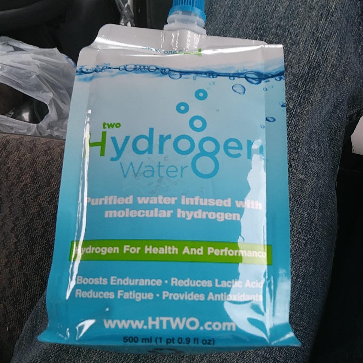 Hydrogen Water" (nước hydro) là một trong những sản phẩm mới nhất của O-Il. Ảnh: Reddit.