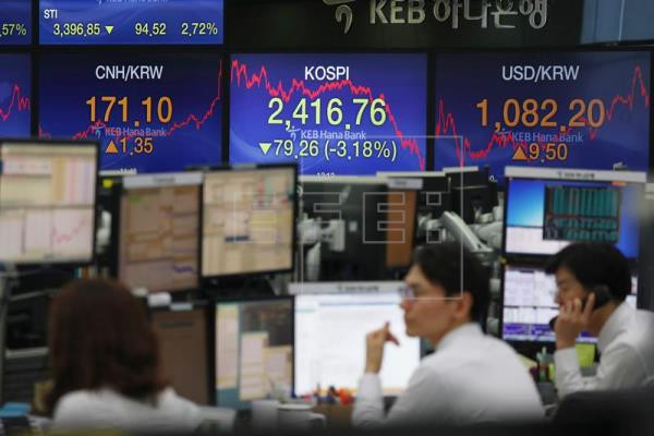 Một số thương hiệu của Triều Tiên khác phải kể đến như loa di động hát karaoke, tivi màn hình phẳng và đầu đĩa DVD của Công ty Thương mại Điện tử Hana. Ảnh: Agencia EFE.