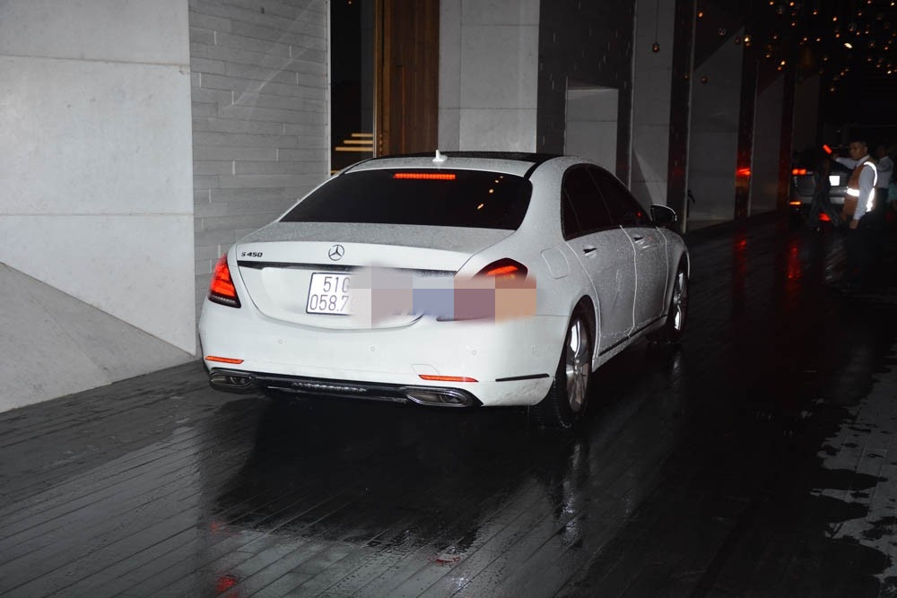 Chiếc xe sang Mercedes-Benz S450 đảm nhận công tác đưa đón Trấn Thành, giá khoảng 7,219 tỷ đồng. Ảnh: Tinxe.