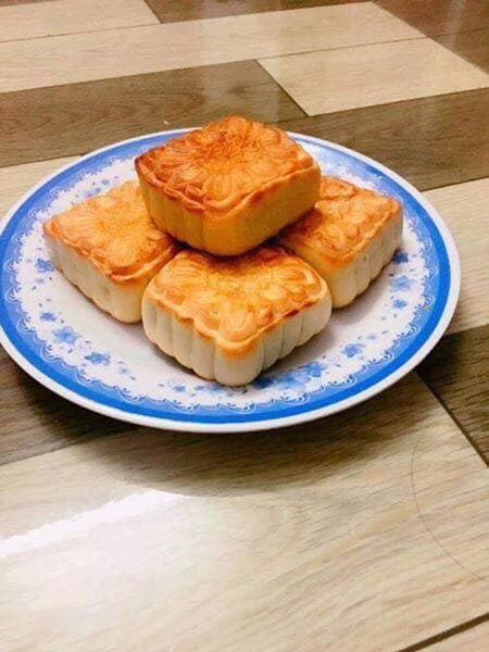 Bánh nướng Cao Bằng có 2 loại là nhân thập cẩm và nhân đậu xanh. Ảnh: Facebook.