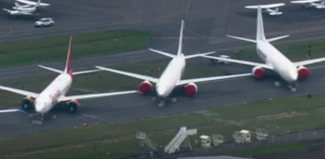 Gần một tháng sau vụ tai nạn, Boeing mới ra thông báo giảm công suất xuống còn 42 chiếc 737 Max. Ảnh: King5.