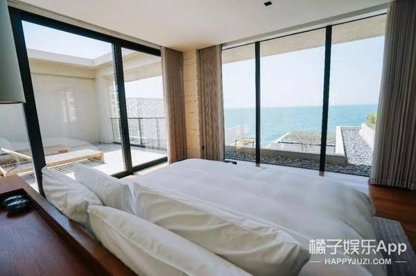 Phòng ngủ có tầm nhìn hướng ra biển.