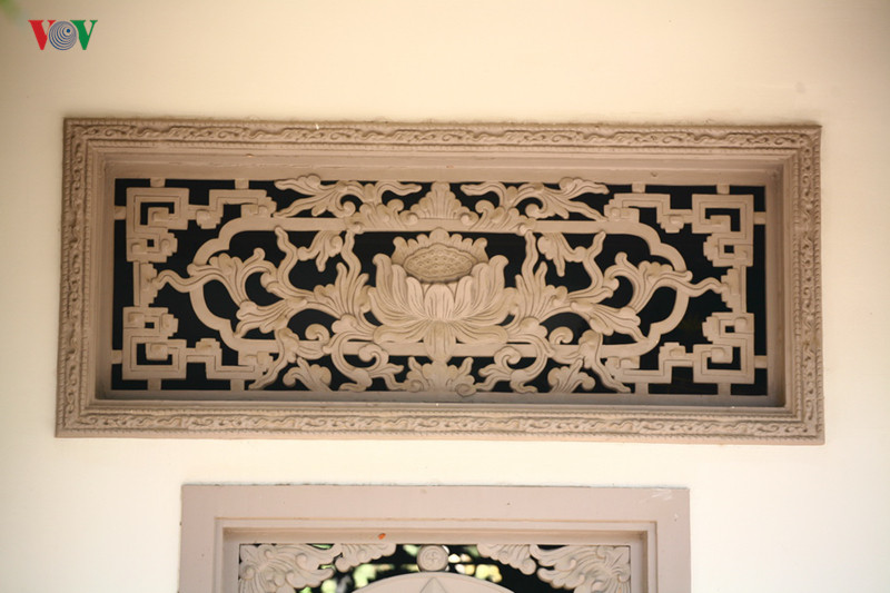 Chi tiết rồng trên đầu đao mái chùa.