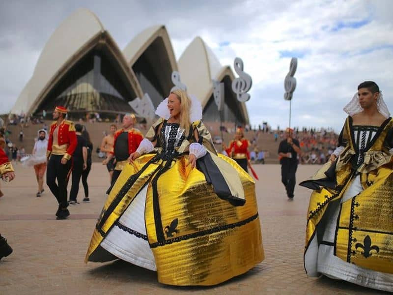 3.599 USD/tháng là mức lương trung bình tại thành phố Sydney (Australia). Con số này đã giảm khoảng 400 USD so với năm ngoái. Ảnh: ABC.