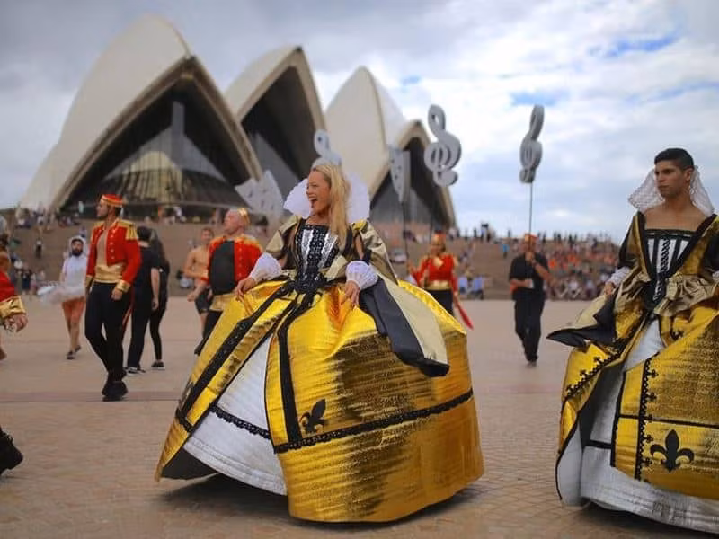 3.599 USD/tháng là mức lương trung bình tại thành phố Sydney (Australia). Con số này đã giảm khoảng 400 USD so với năm ngoái. Ảnh: ABC.