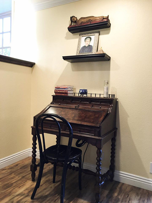 Bàn thờ thiết kế theo phong cách mới mẻ và khác biệt.