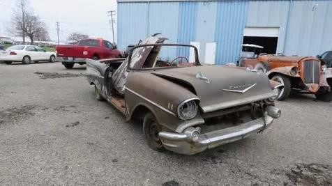 Hatchback 206 bị cấm nhập vào Mỹ nhưng không hiểu bằng cách nào lại xuất hiện trong bộ sưu tập. Có lẽ chỉ Jeff Begg mới giải thích được việc này. - Title do Kiến Thức biên tập lại