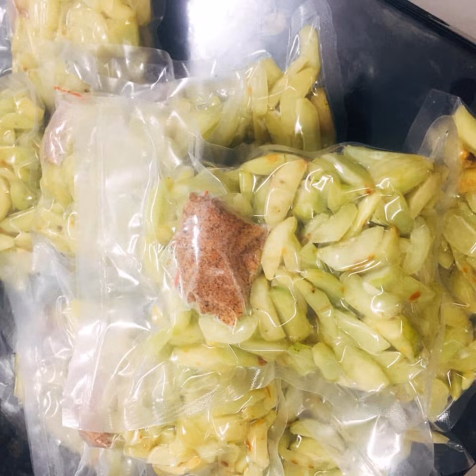 Chị Hà Anh (Đông Ngạc, Nam Từ Liêm) cho biết, món tào mèo muối chua hiện đang được bán khá nhiều trên Facebook nên dễ mua. Ảnh: FB Đà Lạt Mini Shop.