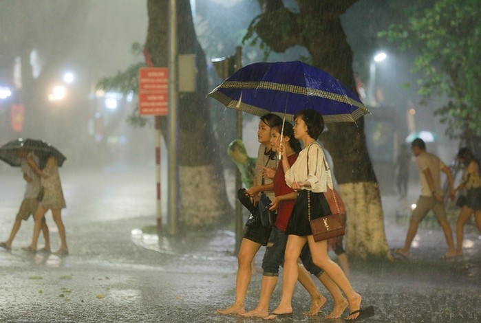 Du bao thoi tiet ngay 26/5: Bac Bo tiep tuc nang to, dem co mua