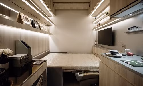 Đó cũng là lý do xuất hiện hàng loạt căn hộ siêu nhỏ ở Hong Kong. Ảnh: Bloomberg.