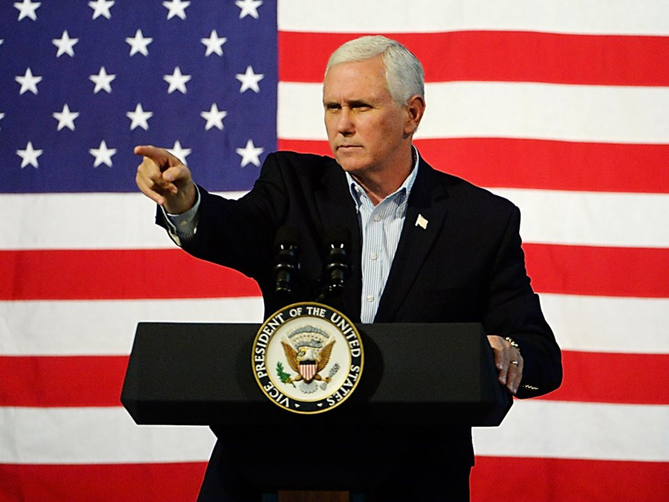 Mức lương của Phó Tổng thống Mike Pence là 230.700 USD mỗi năm. Năm 2019, Mike Pence được tăng 1,9% tiền lương.