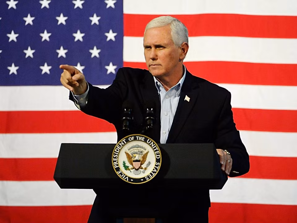 Mức lương của Phó Tổng thống Mike Pence là 230.700 USD mỗi năm. Năm 2019, Mike Pence được tăng 1,9% tiền lương.
