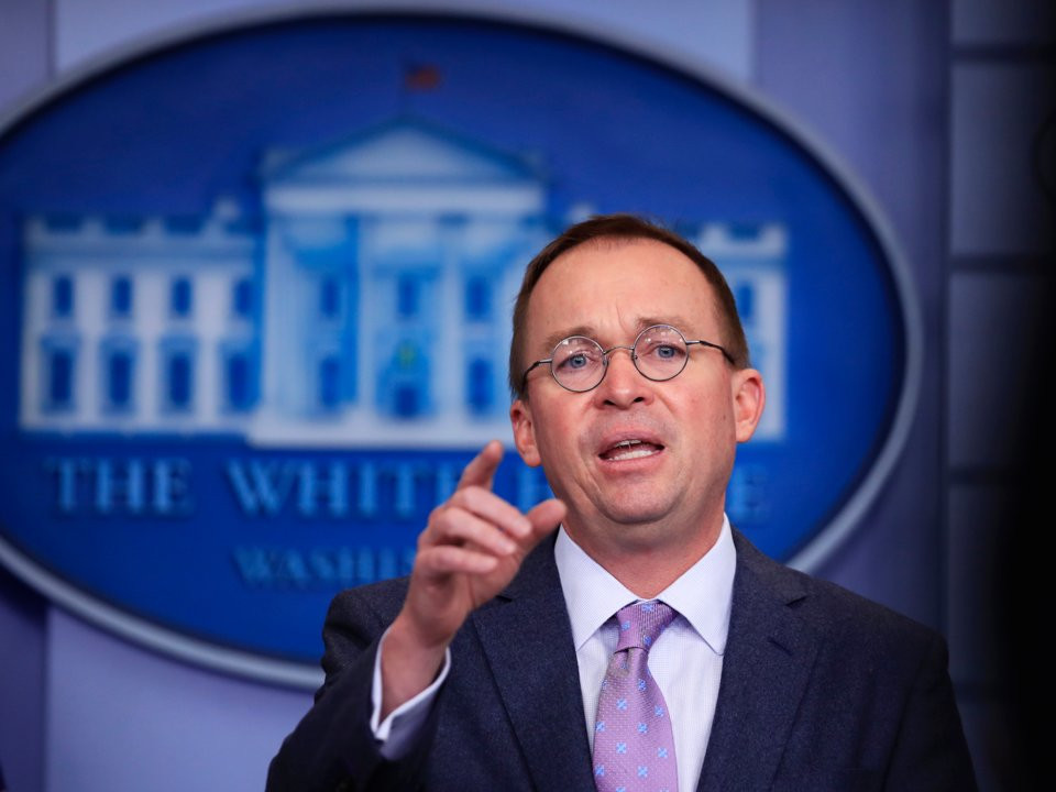 Giám đốc nhân sự John "Mick" Mulvaney có nhiệm vụ tuyển các nhân viên làm việc tại Nhà Trắng, tổ chức lịch trình của tổng thống và tư vấn cho tổng thống về chính sách. Ông nhận mức lương 203.500 USD/năm.