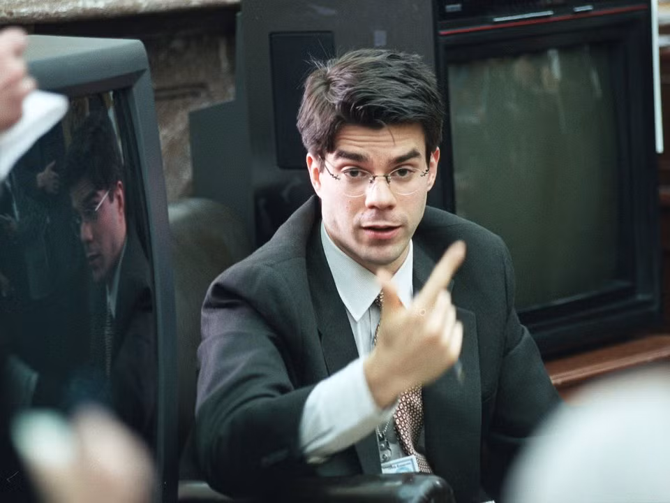 Cố vấn cao cấp John Czwartacki là nhân viên được trả lương cao nhất trong Nhà Trắng với 239.595 USD/năm. Anh là cố vấn cao cấp cho giám đốc nhân sự về chiến lược cho giám đốc Mick Mulvaney và là cựu giám đốc truyền thông tại Cục Bảo vệ Tài chính Người tiêu dùng.