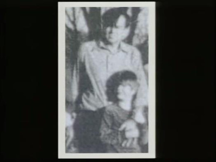 Vài ngày sau đó là lịch bay của Helle, vì không thấy cô xuất hiện, đồng nghiệp gọi điện về nhà và gặp Richard. Anh ta nói rằng cô đã sang Đan Mạch để thăm mẹ bị ốm. Nhưng với một vài người khác, Richard lại bảo vợ đi du lịch với bạn.